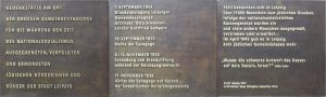 Gedenktafeln in Deutsch, Englisch und Hebräisch an der Gedenkstätte der ehemaligen Leipziger Gemeidesynagoge. Entwurf Harald Alff.
