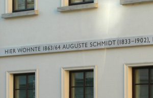 Gedenkinschrift für Auguste Schmidt. Entwurf Harald Alff.