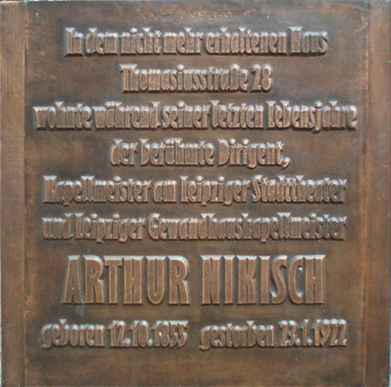 Gedenktafel von Harald Alff fuer Arthur Nikisch.