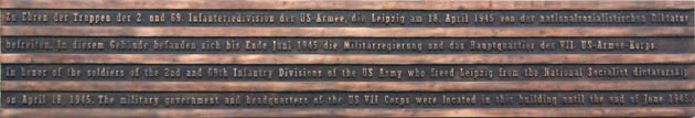 Gedenktafel für die Befreiung Leipzigs durch die US-Army am 18. April 1945, Dittrichring. Entwurf Harald Alff.